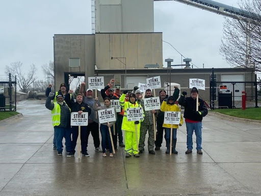 Strikers at King’s Ready Mix in Cedar Rapids